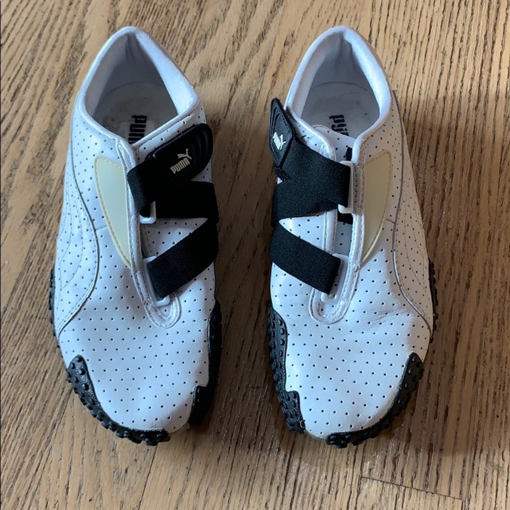 Puma Women’s white and black shoes - Size 7